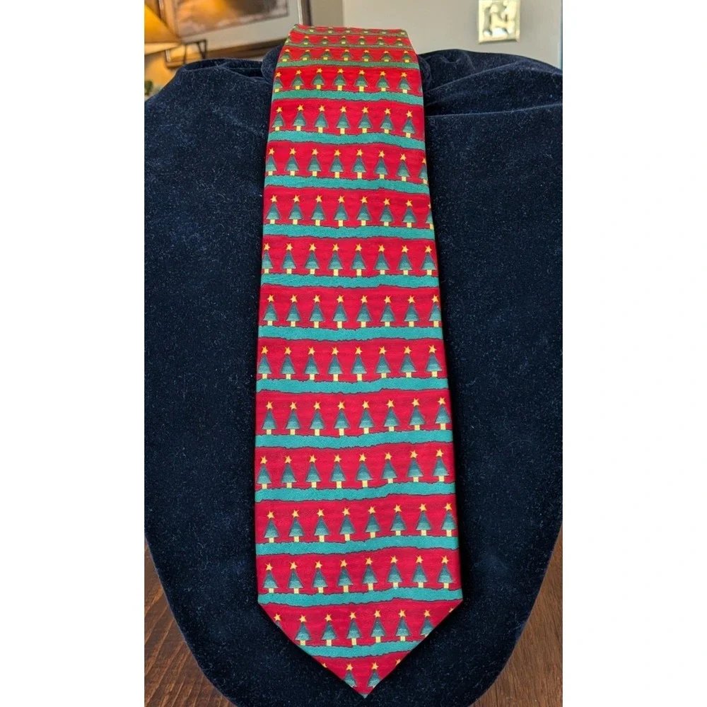 ALynn $70 Christmas‎ Tree Farm Necktie Red Green Holiday Festive Silk Tie